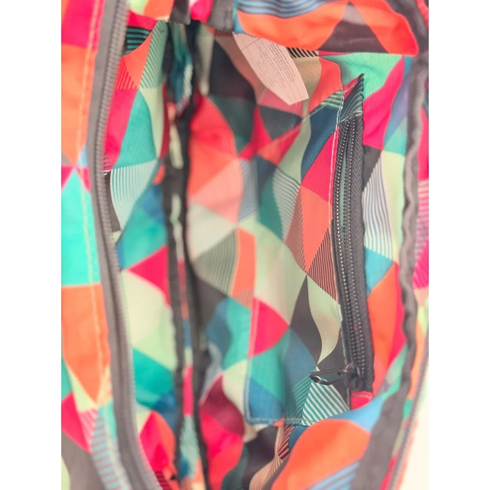 KAVU Keepalong Crossbody Bag Geometric Triangle Print Rope Strap Multicolor